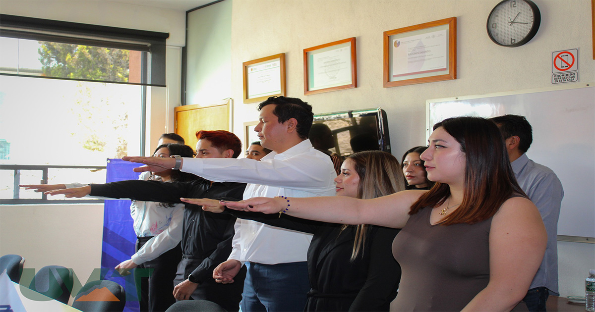 Entrega de nombramientos a los estudiantes que formarán parte del Capítulo Universitario COPARMEX