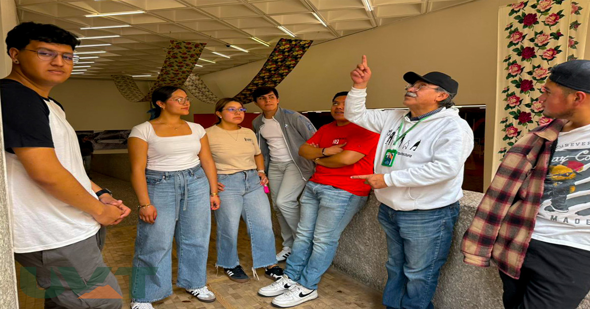 Chapultepec como aula, estudiantes UVT exploran el legado arquitectónico de la CDMX