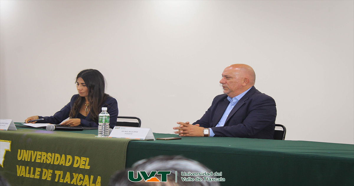 Conferencia académica fortalece la formación jurídica en la UVT